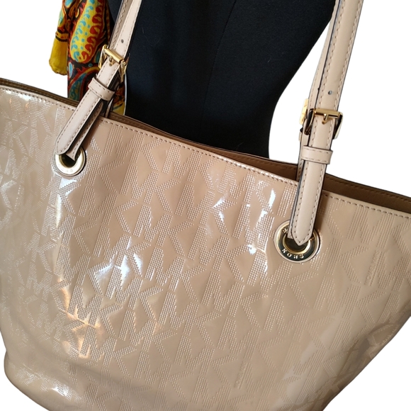 MICHAEL KORS Jet Set Large Embossed Signature Logo Patent Leather Tote Nude - Picture 3 of 12